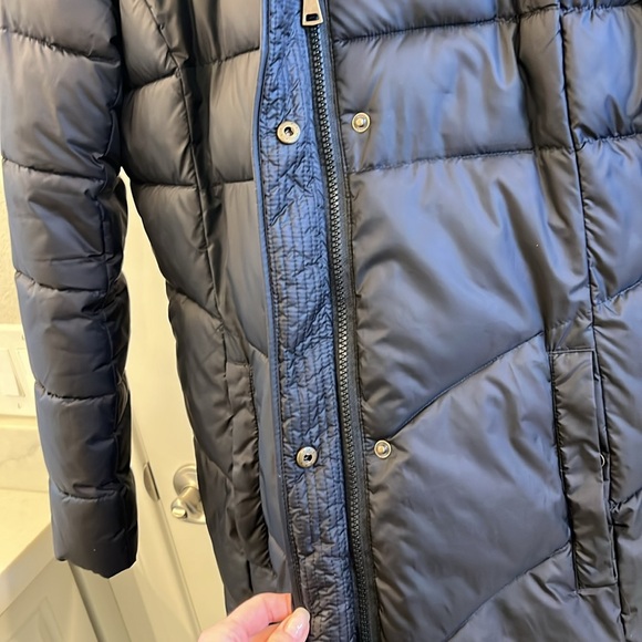 Gorgeous Goose Down Coat with fur hood - Picture 5 of 8